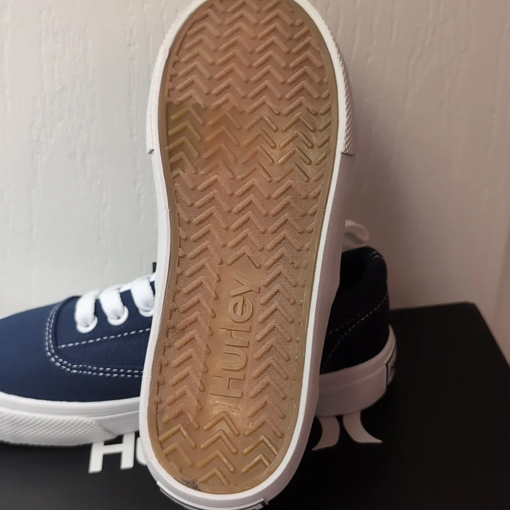 Hurley Boys Canvas Low Top Sneakers. Navy Blue. Size 11. New In Box